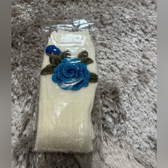 Ladies Beautiful fingerless mitts.😍😍 - Picture 5 of 5